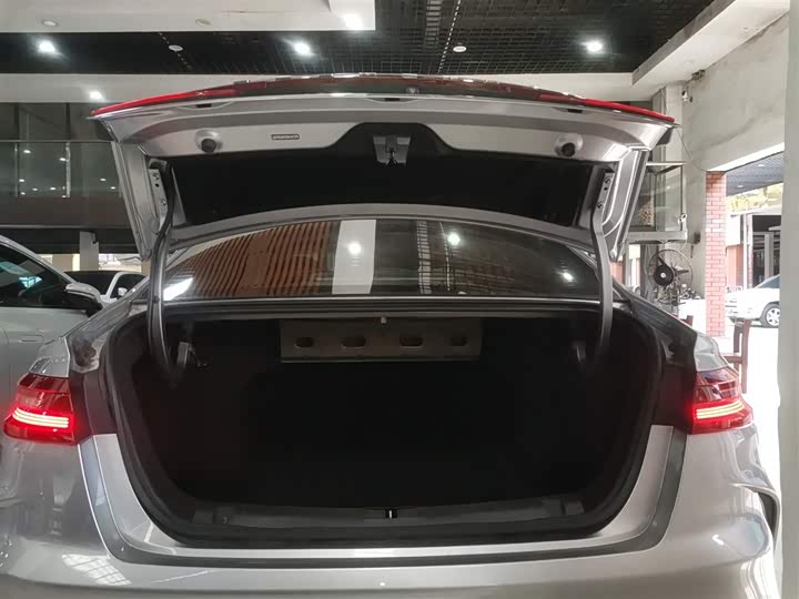 Фото 19 - Geely Geometry G6