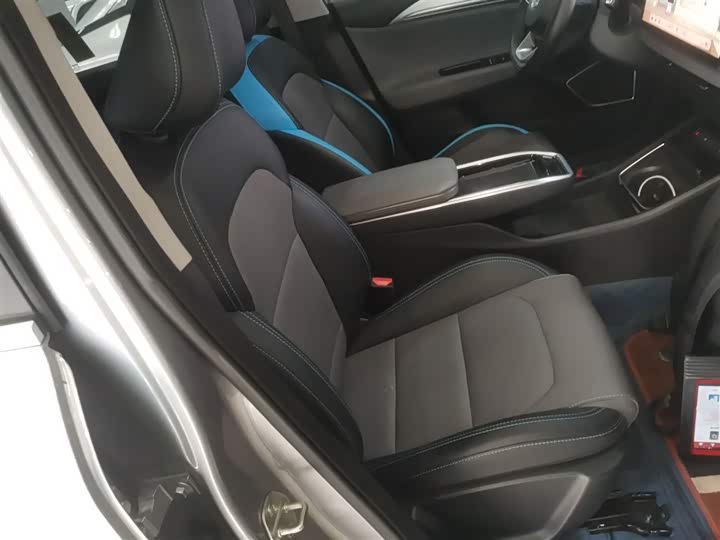 Фото 25 - Geely Geometry G6