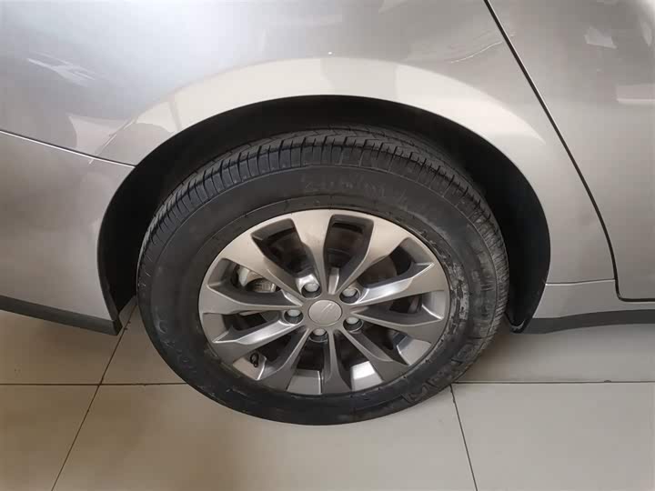 Фото 26 - Geely Geometry G6