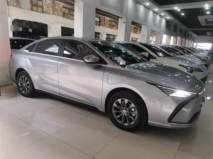 Фото 4 - Geely Geometry G6