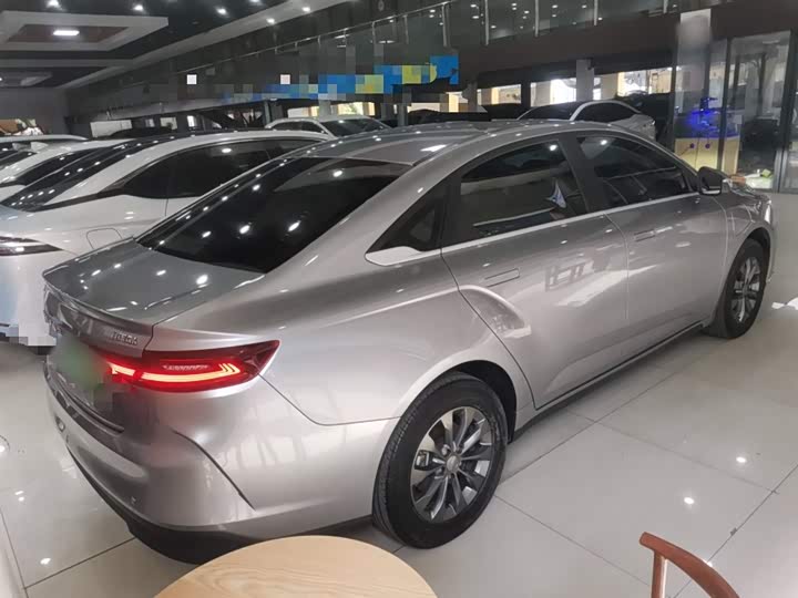 Фото 7 - Geely Geometry G6