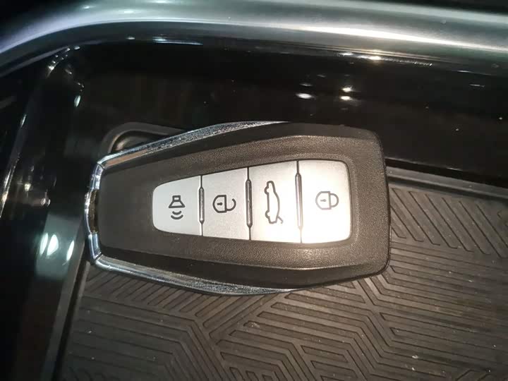 Фото 9 - Geely Geometry G6