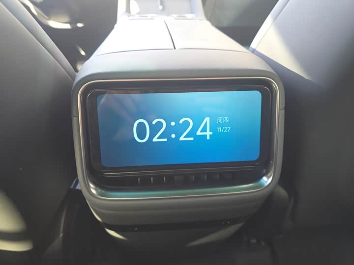 Фото 6 - Xiaomi YU7