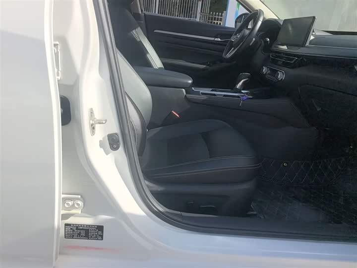 Фото 25 - Nissan Teana