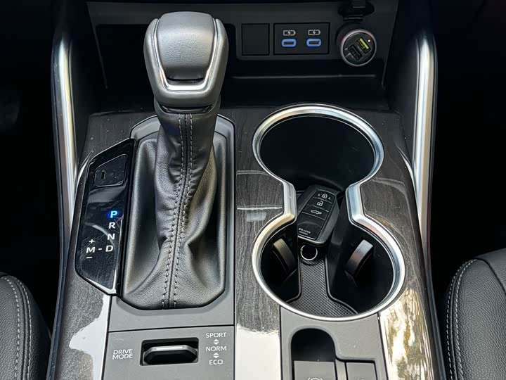 Фото 12 - Toyota Crown Kluger