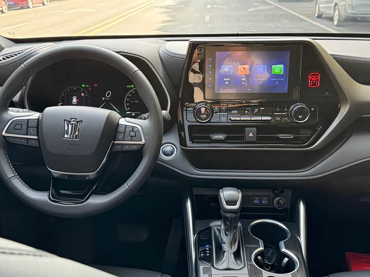 Фото 13 - Toyota Crown Kluger