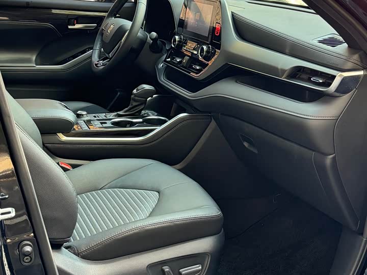 Фото 16 - Toyota Crown Kluger