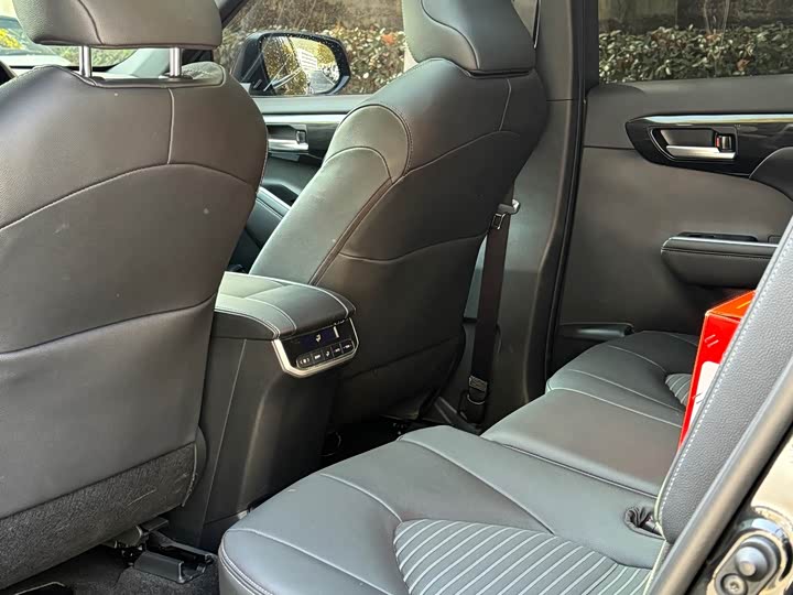 Фото 17 - Toyota Crown Kluger