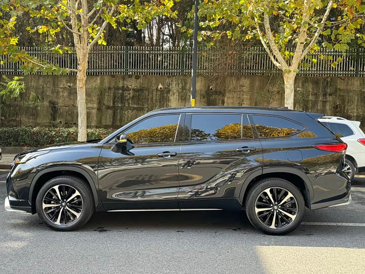 Фото 21 - Toyota Crown Kluger