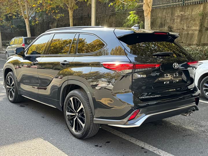 Фото 22 - Toyota Crown Kluger