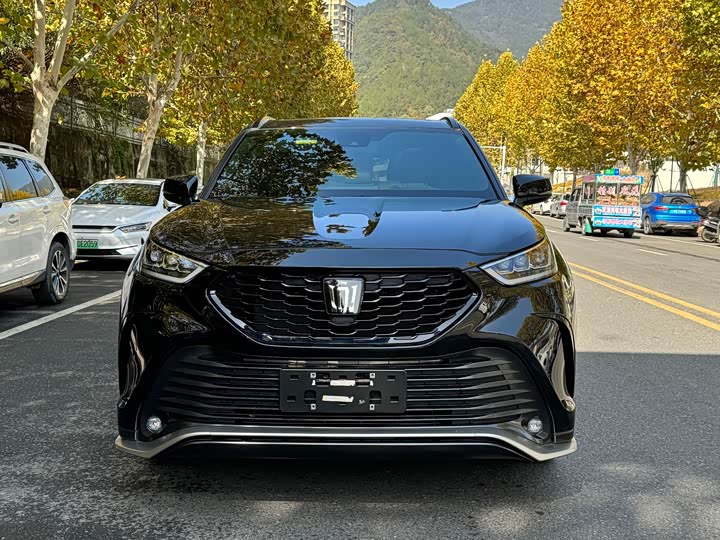 Фото 3 - Toyota Crown Kluger