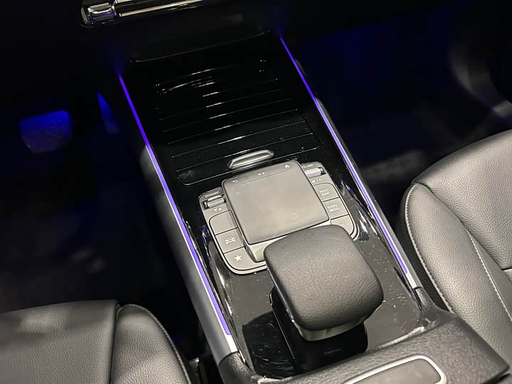 Фото 10 - Mercedes-Benz GLA-Class