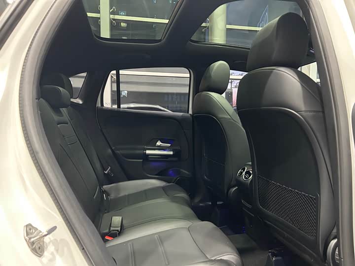 Фото 14 - Mercedes-Benz GLA-Class