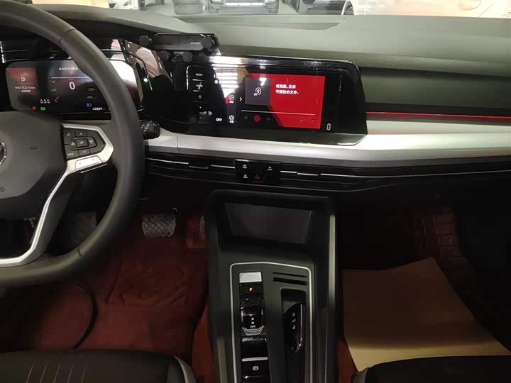 Фото 13 - Volkswagen Golf