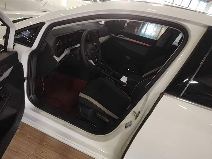 Фото 15 - Volkswagen Golf