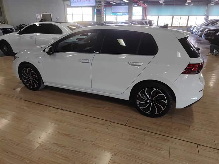 Фото 5 - Volkswagen Golf