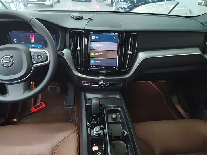 Фото 13 - Volvo XC60