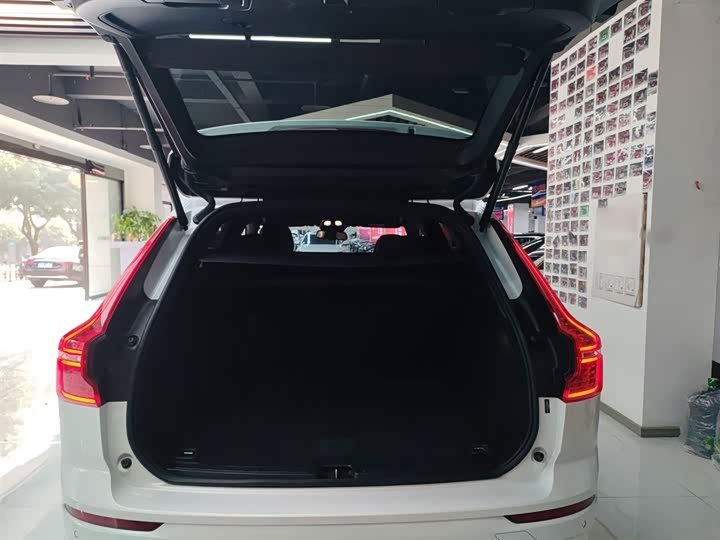 Фото 19 - Volvo XC60