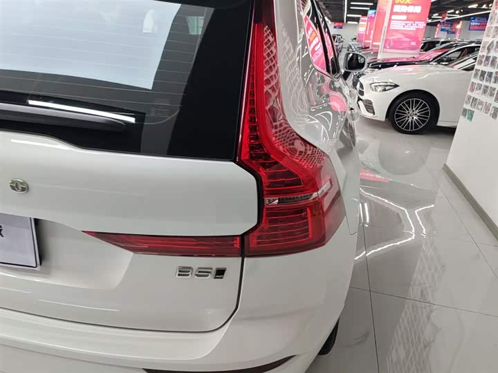 Фото 8 - Volvo XC60