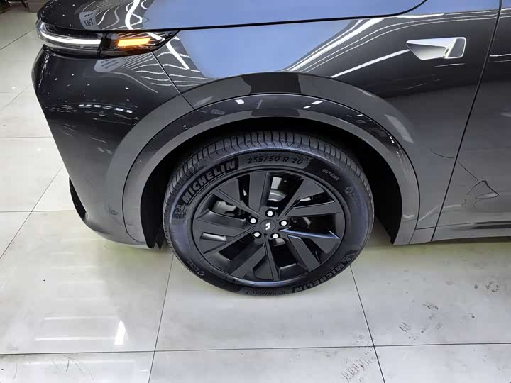 Фото 17 - LiXiang L7