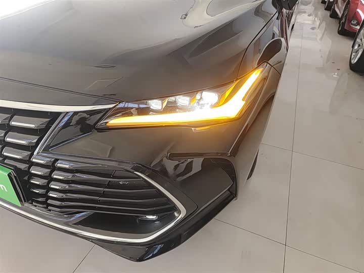 Фото 24 - Toyota Avalon