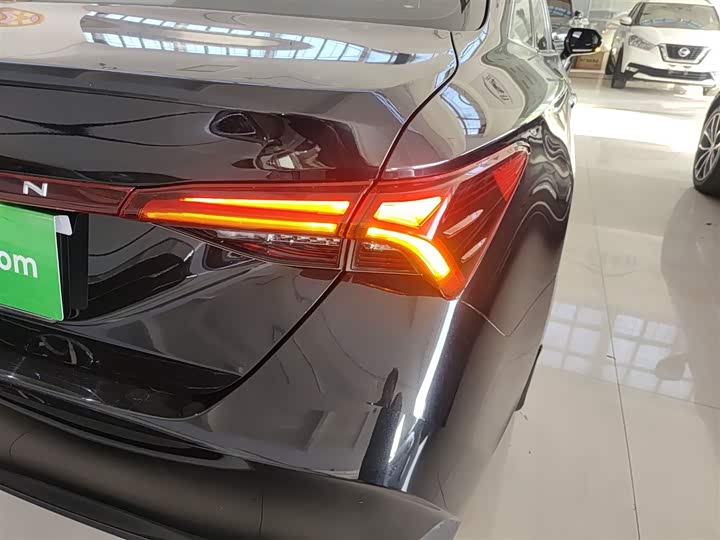 Фото 8 - Toyota Avalon