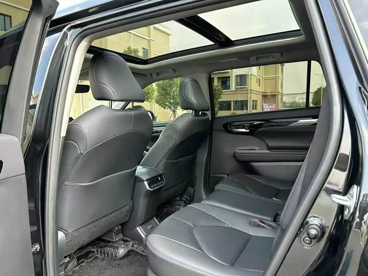 Фото 4 - Toyota Highlander