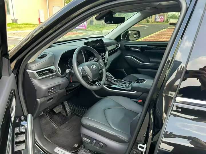 Фото 5 - Toyota Highlander