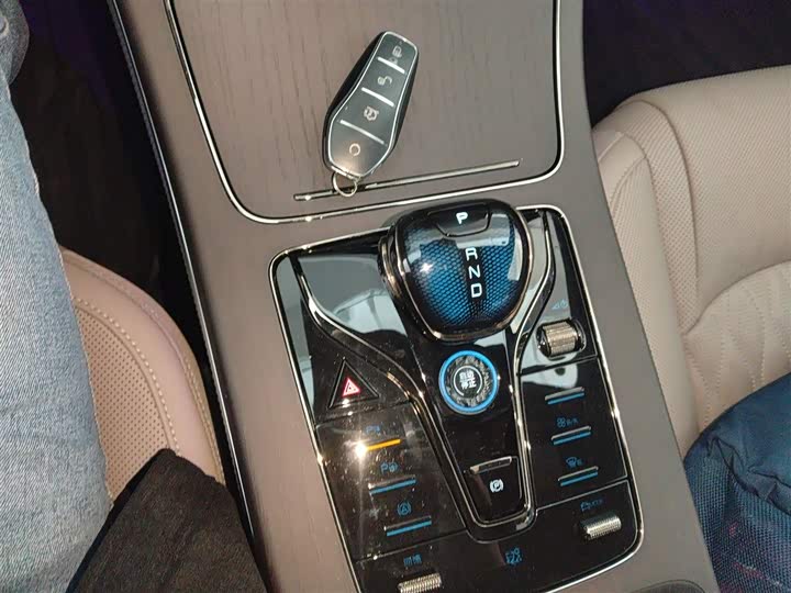 Фото 14 - BYD Han