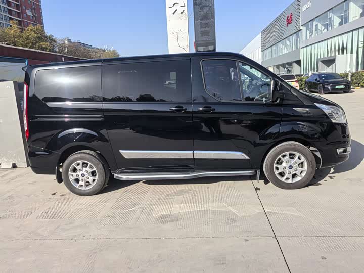 Фото 4 - Ford Tourneo