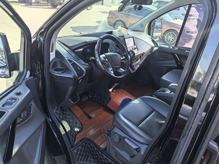 Фото 5 - Ford Tourneo