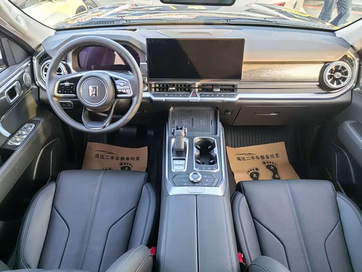 Фото 10 - Tank 400 Hybrid