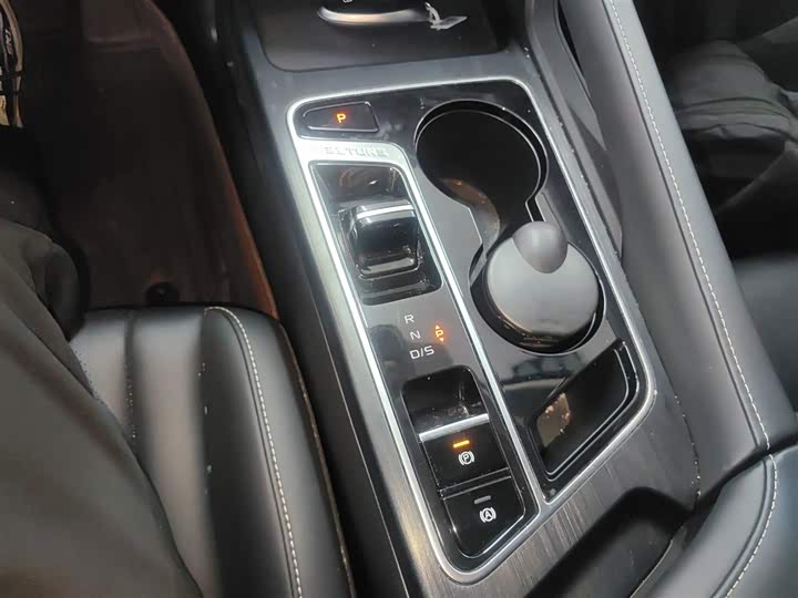 Фото 14 - Bestune B70