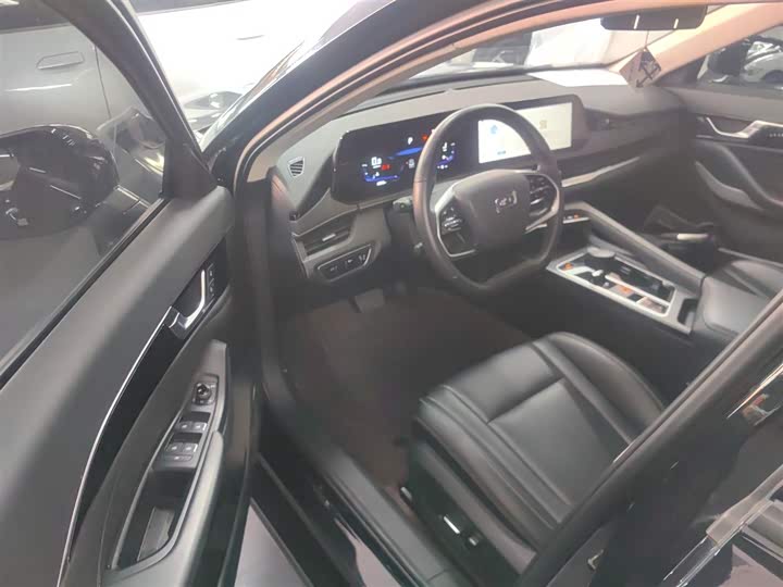 Фото 16 - Bestune B70