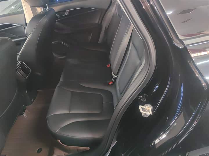 Фото 17 - Bestune B70