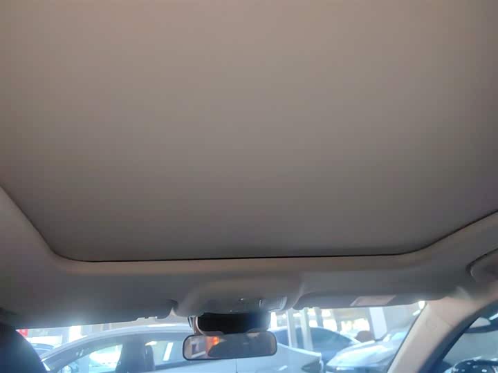 Фото 18 - Bestune B70