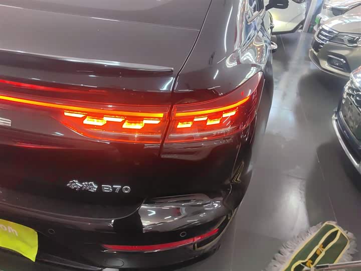 Фото 8 - Bestune B70