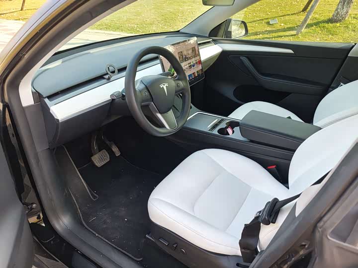 Фото 3 - Tesla Model Y