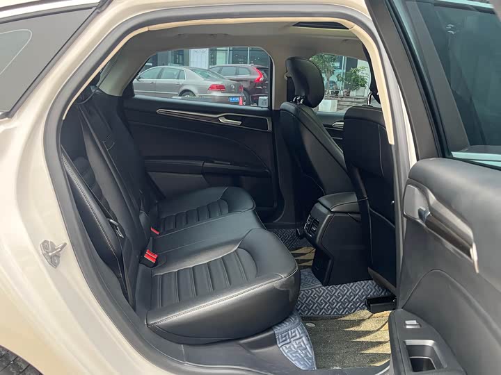 Фото 10 - Ford Mondeo