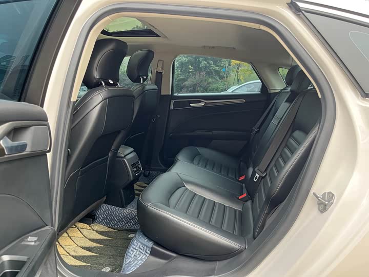 Фото 6 - Ford Mondeo