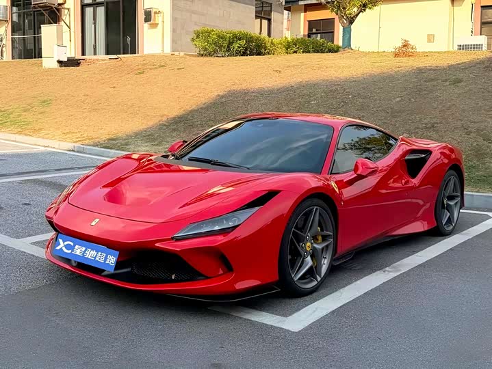 Фото 1 - Ferrari F8