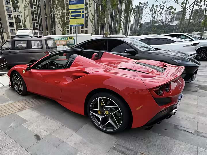 Фото 2 - Ferrari F8