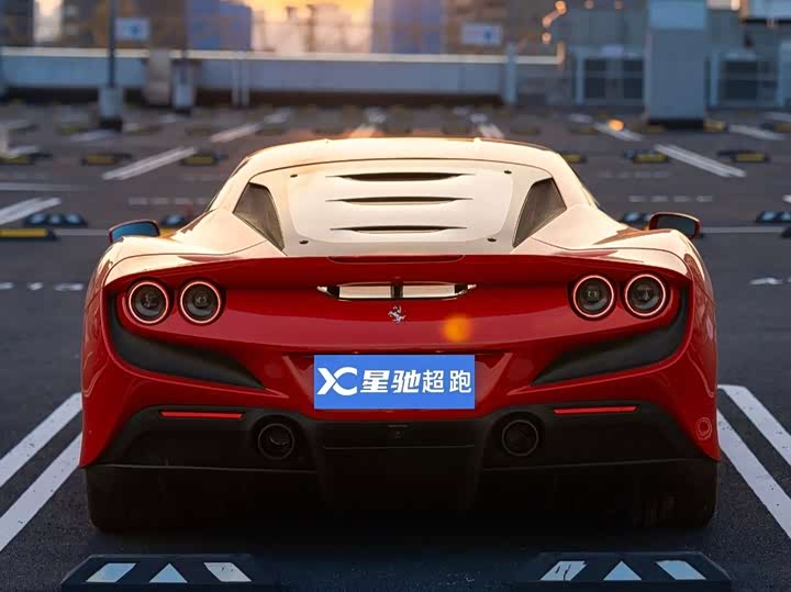 Фото 3 - Ferrari F8