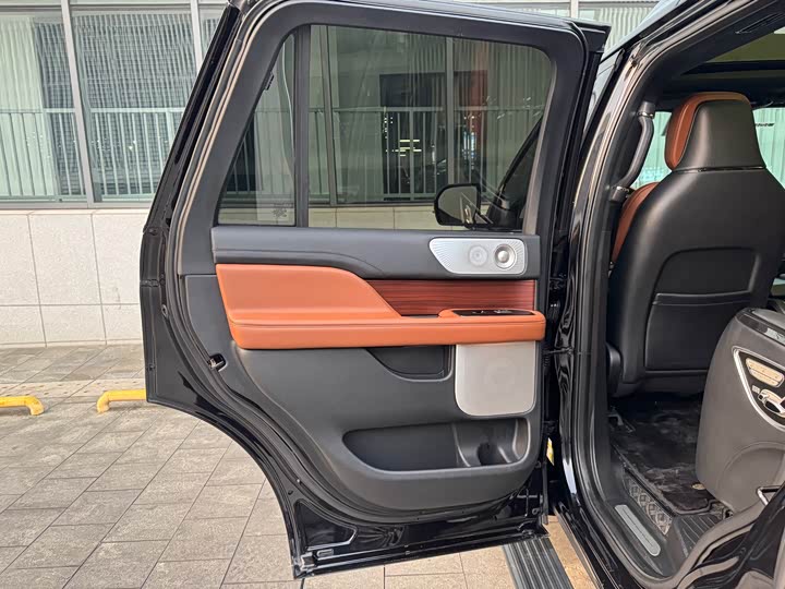 Фото 11 - Lincoln Navigator