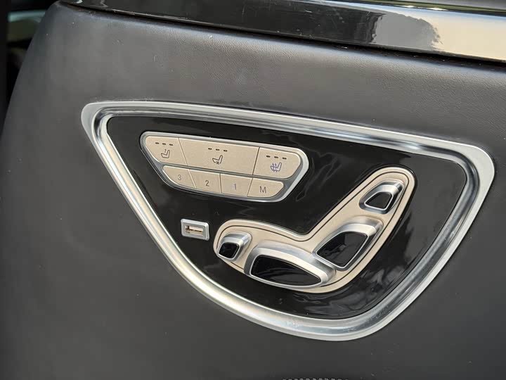 Фото 13 - Lincoln Navigator