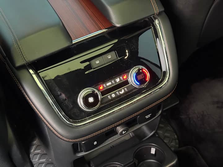 Фото 14 - Lincoln Navigator