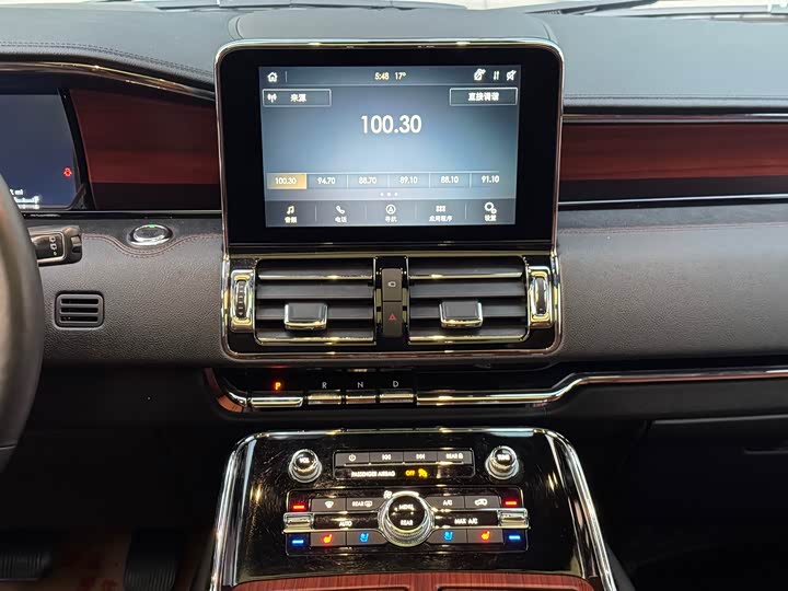 Фото 16 - Lincoln Navigator