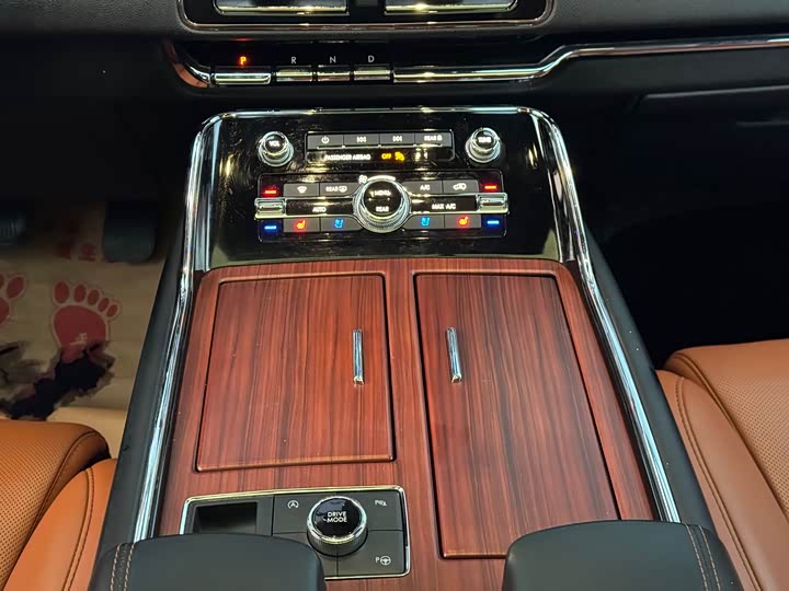 Фото 17 - Lincoln Navigator