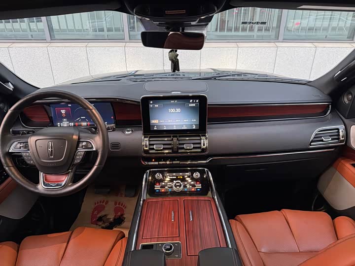 Фото 18 - Lincoln Navigator