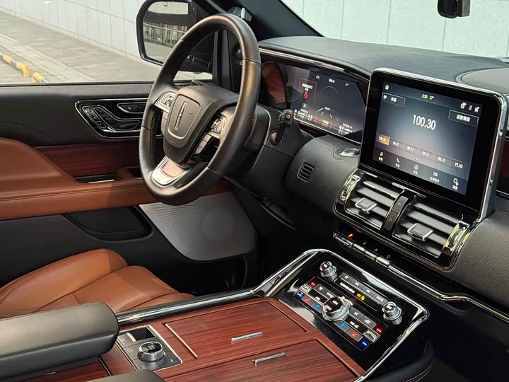 Фото 20 - Lincoln Navigator